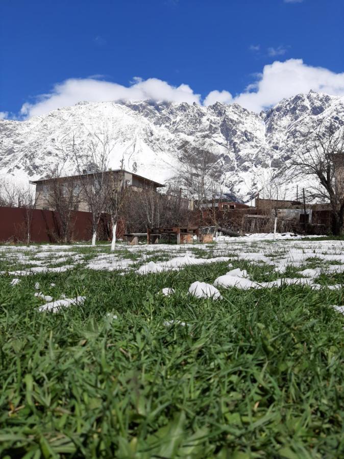 Готель Kazbegi Green Yard Екстер'єр фото