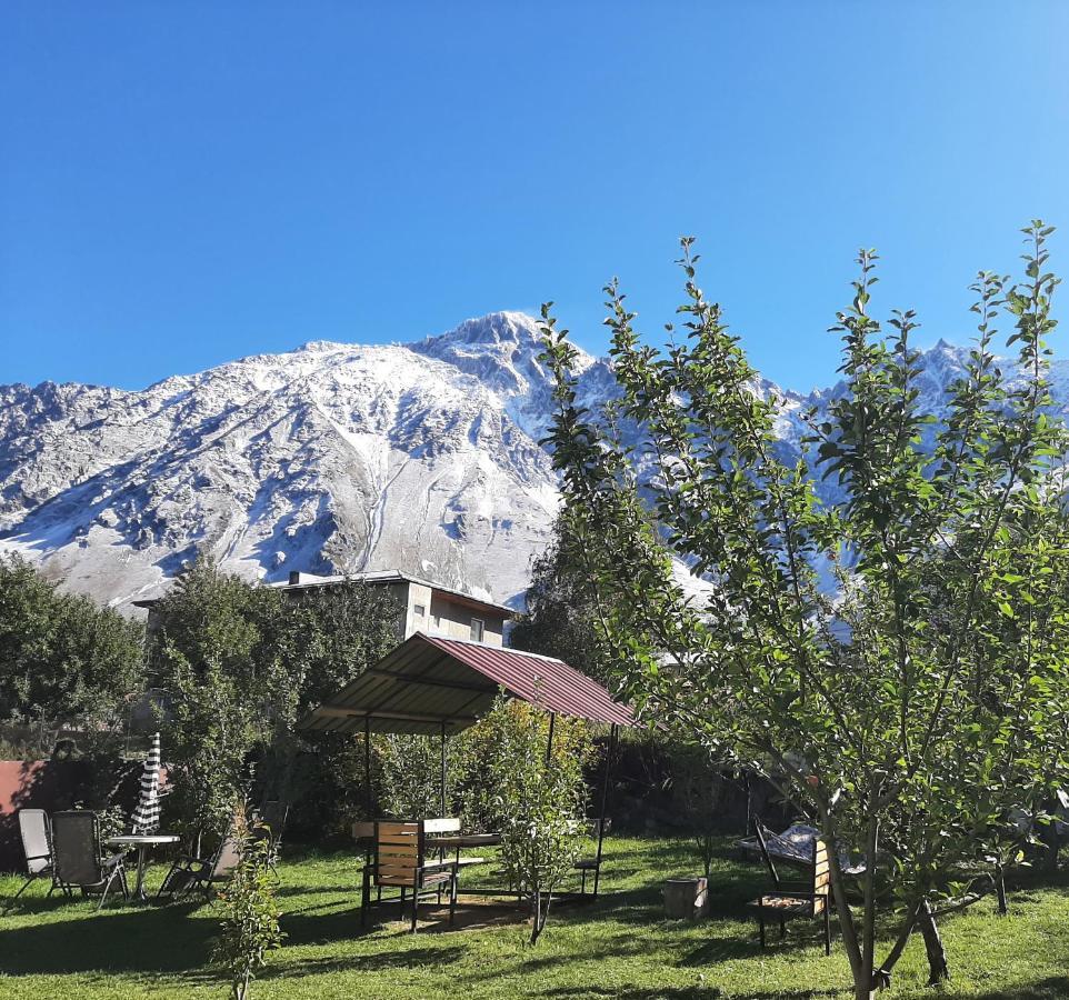 Готель Kazbegi Green Yard Екстер'єр фото