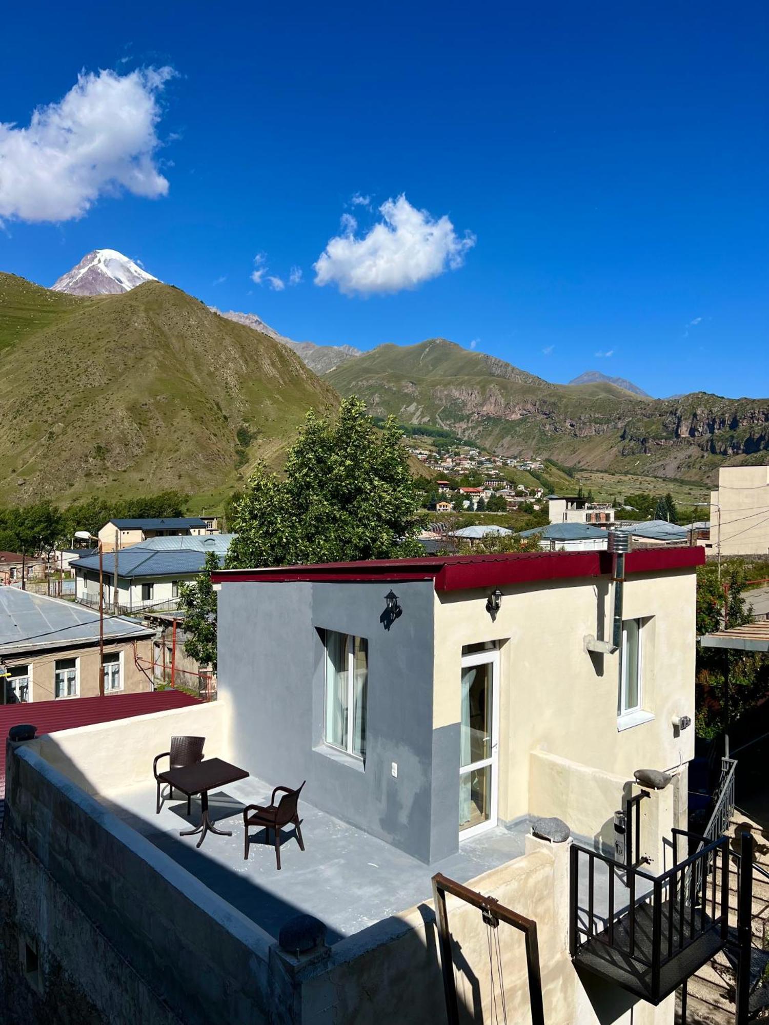 Готель Kazbegi Green Yard Екстер'єр фото